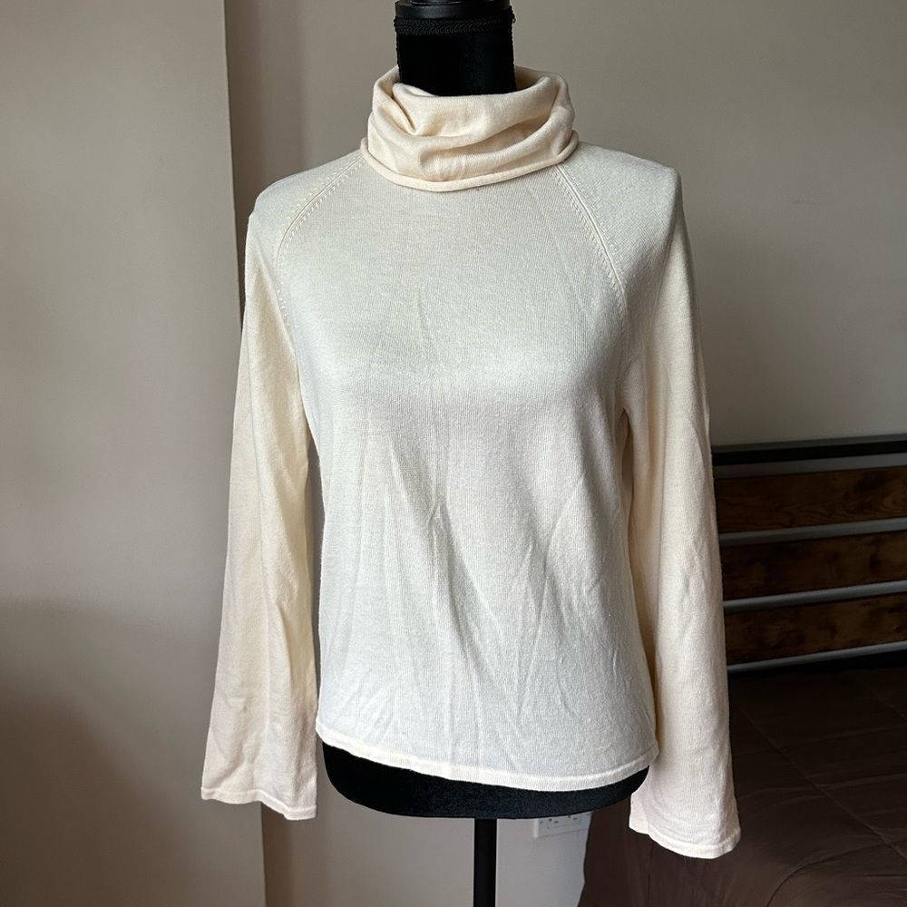 $298 Lafayette 148 New York 100%
Merino Wool Turtleneck Sweater Ivory size L